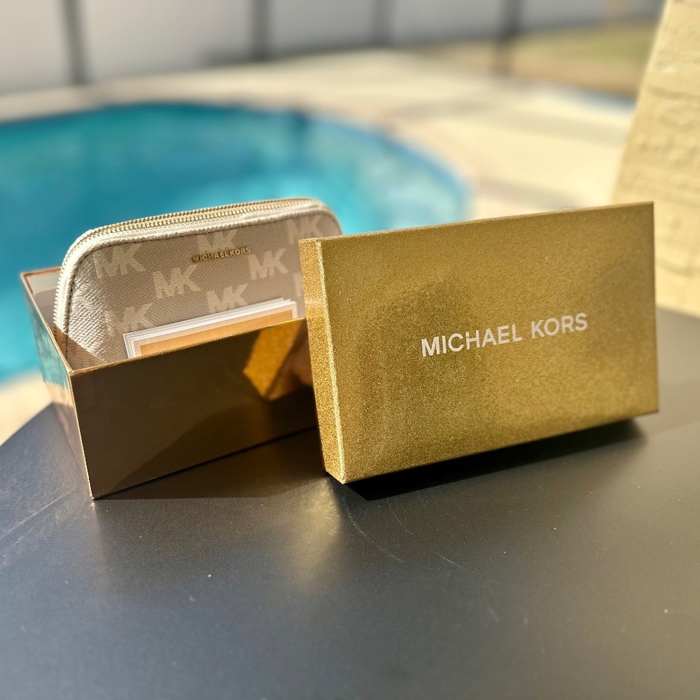 Michael Kors, Jet Set Small Travel Cosmetic Pouch, NWT - Picture 2 of 8